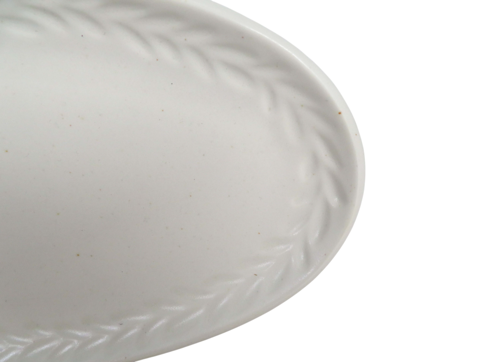 Dashed Leaf Serveware
